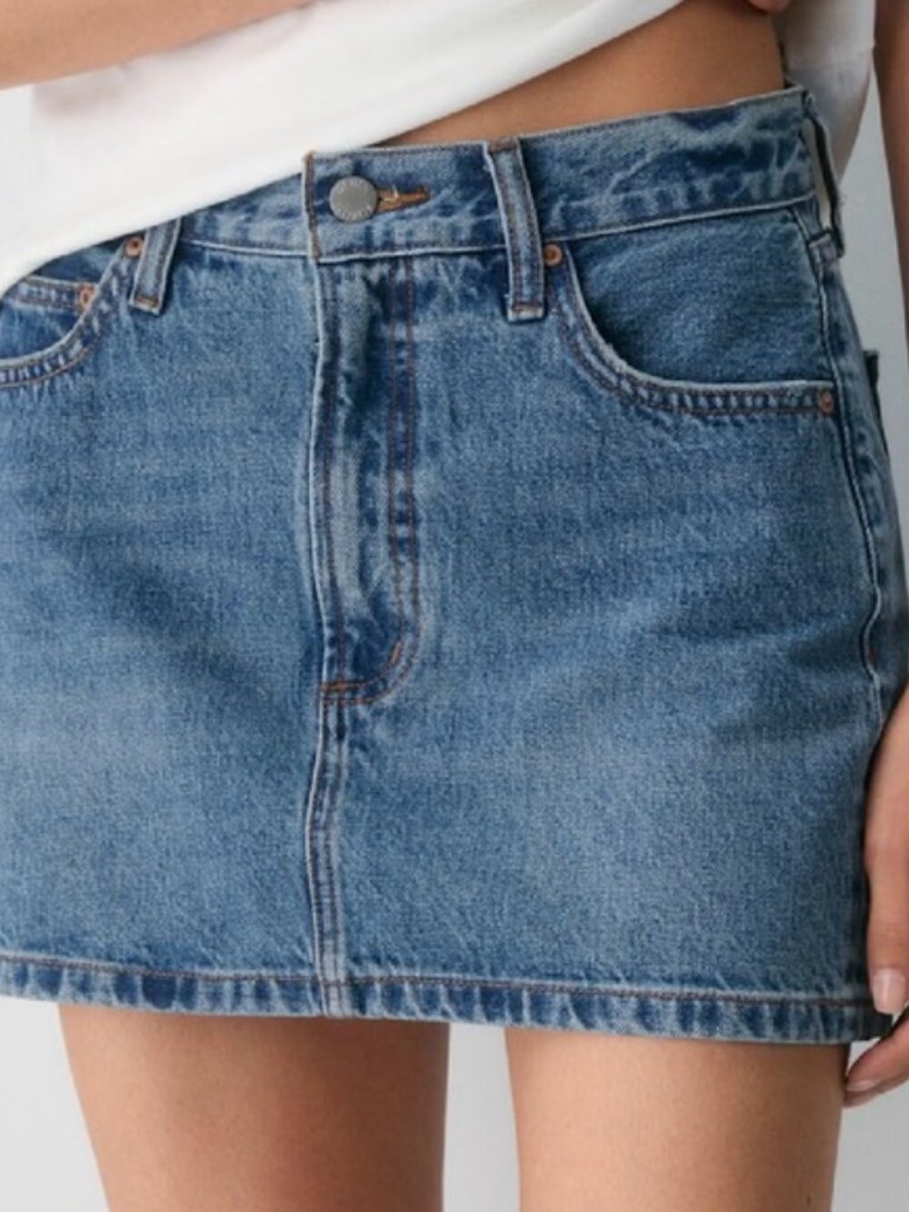 Aritzia Denim Forum The 90s Ricci Denim Mini Skirt Size 23